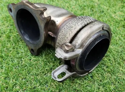 Mercedes-Benz CLS C219 Muffler pipe connector clamp A2034900641