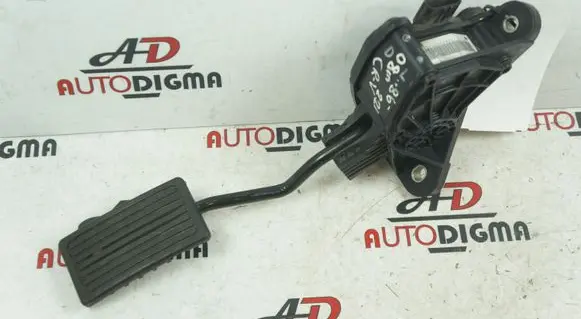Honda CR-V Accelerator throttle pedal 31309J25