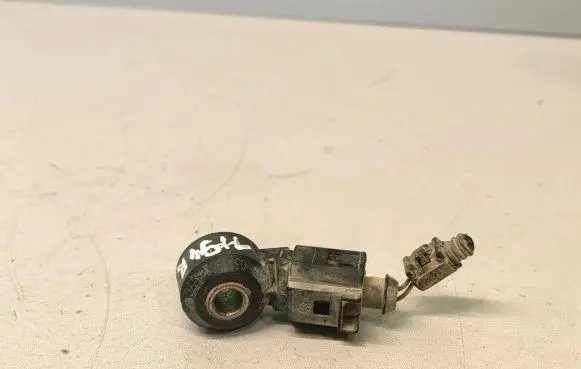 Volkswagen Touran I Detonation knock sensor 030905377C