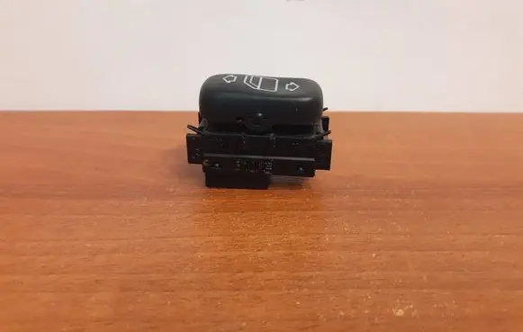 Mercedes-Benz E W210 Electric window control switch 2108208210