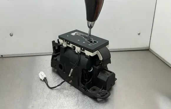Chrysler 300 - 300C Gear shifter/selector 04779394AF 356030398 A580