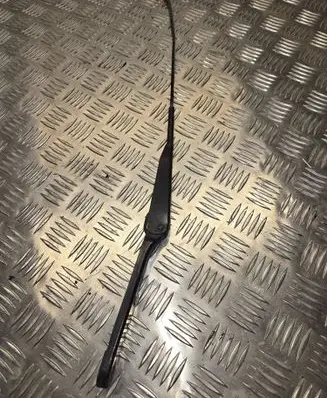 Front wiper blade arm
