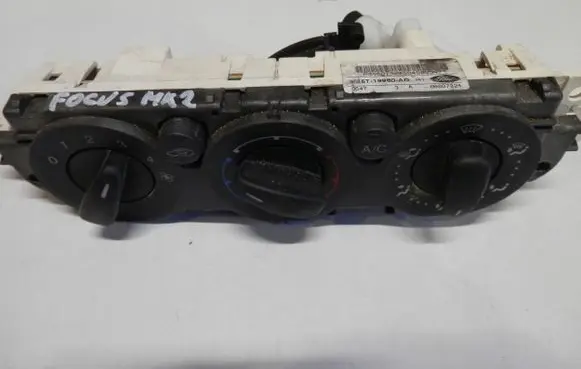 Ford Focus Climate control unit 3M5T19980ADFOCUS
