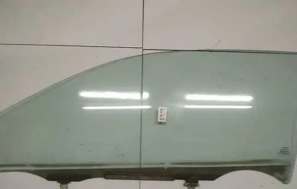 Toyota Corolla E120 E130 Front door window glass four-door as2