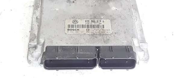 Volkswagen PASSAT B5 Engine control unit/module 038906019A 28SA3977 0281001691