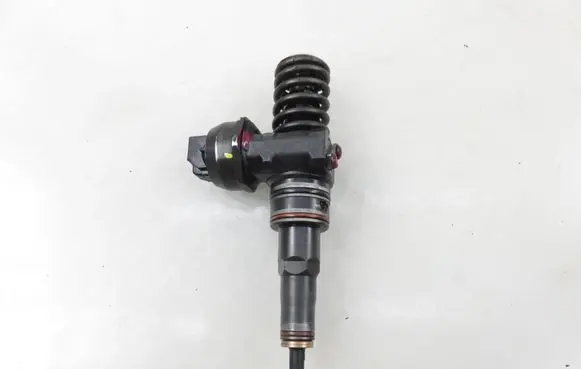 Volkswagen Golf IV Fuel injector 0414720037 038130073AJ