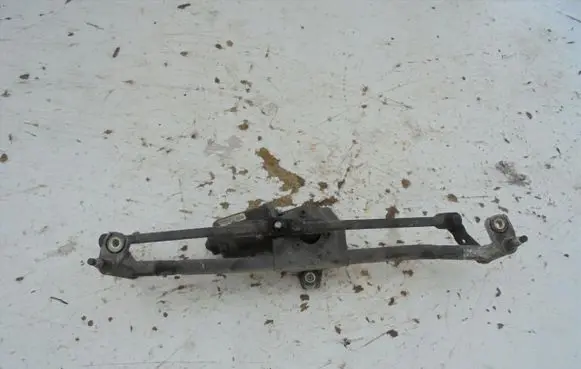 Volkswagen New Beetle Front wiper linkage and motor
