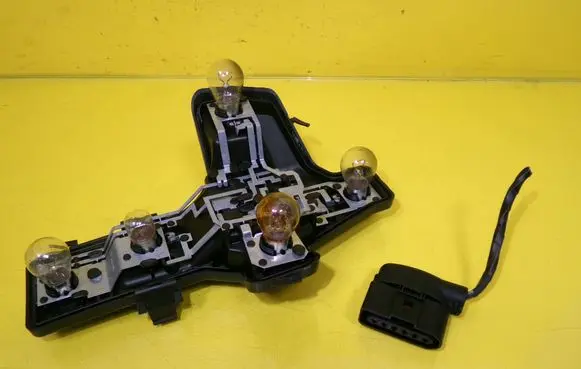 Volkswagen Touran I Tail light bulb cover holder 1T0945258A