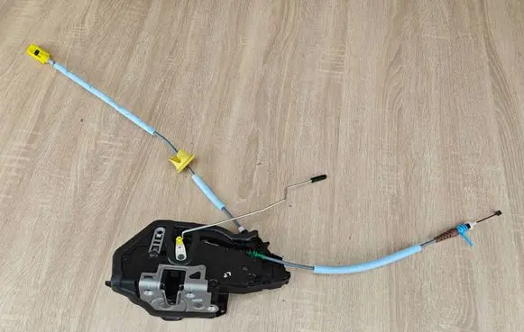 BMW 4 G22 G23 G24 G26 Front door lock 7445041