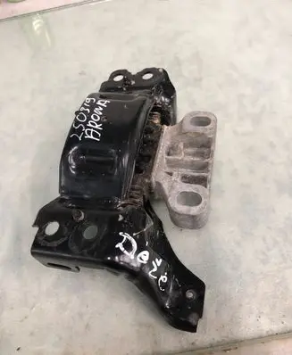 Seat Arona Gearbox mount 2q0199555