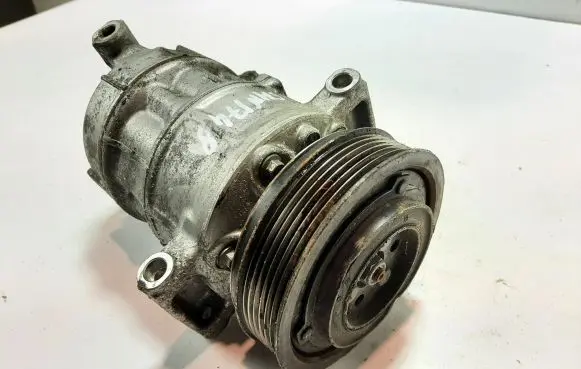 Volvo V40 Air conditioning (A/C) compressor (pump) 31348965
