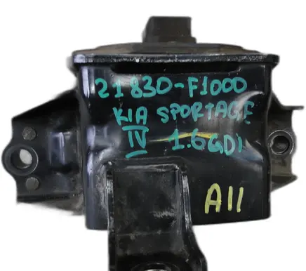 Engine mount vacuum valve