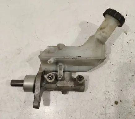 Renault Clio III Master brake cylinder 8200129956