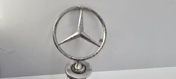 Mercedes-Benz S W126 Manufacturer badge logo/emblem 