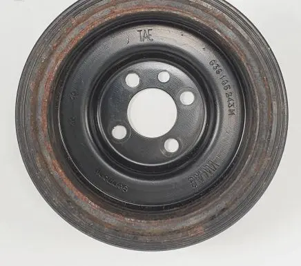 Volkswagen Golf VI Crankshaft pulley 038105243M