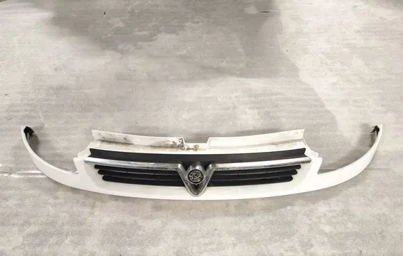 Front bumper upper radiator grill