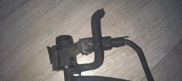 Audi A4 S4 B5 8D Turbo solenoid valve 1j0906283a