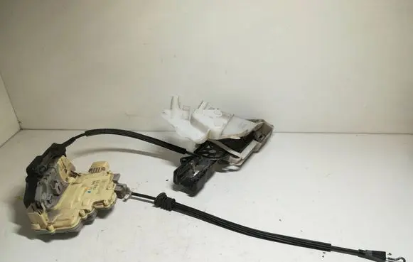 Volkswagen PASSAT B6 Front door lock 3C1837015A