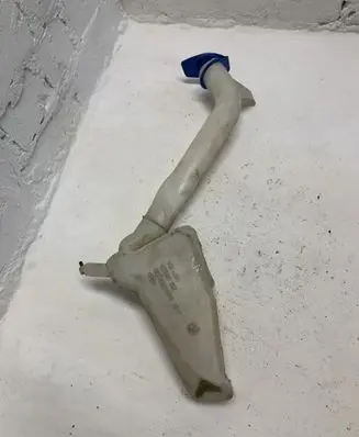 Volkswagen Polo IV 9N3 Windshield washer fluid reservoir/tank 6Q0955453N 6Q0955453P