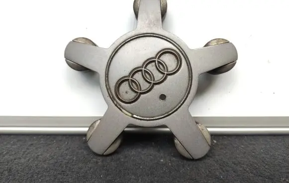Audi A6 S6 C6 4F Original wheel cap 4F0601165