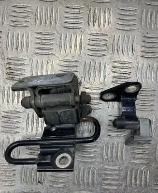 Rear door hinge set