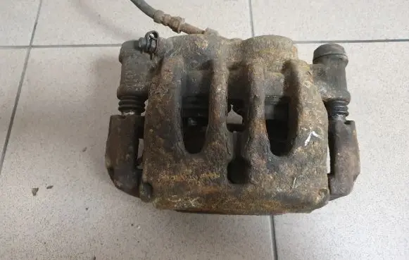 Mercedes-Benz Vito Viano W639 Front brake caliper