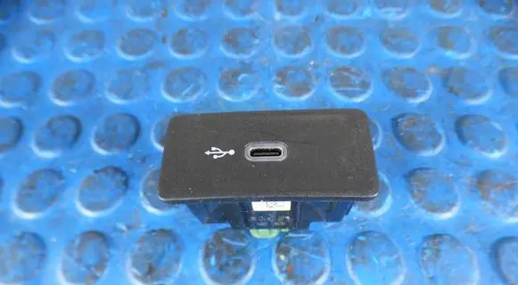 Volkswagen PASSAT B8 USB socket connector 3G5035726B 18VW0B42 1000732