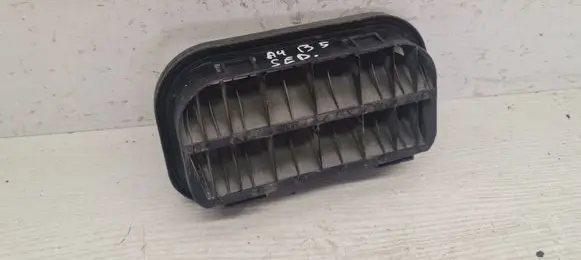 Quarter panel pressure vent
