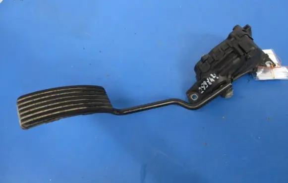 Volvo S40, V40 Accelerator throttle pedal