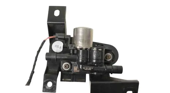 Audi Q7 4M Fuel pressure regulator 5Q0201549B
