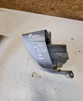 Toyota Prius (XW30) Fog light bracket 8148147020