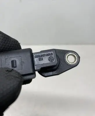 Volkswagen Tiguan Camshaft position sensor 036907601D