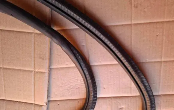 Volkswagen Touran I Front door rubber seal