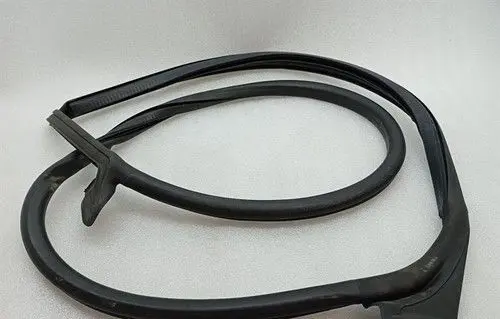 Audi R8 4S Front door rubber seal 4S8831708
