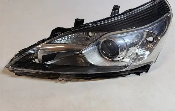 Toyota Verso Headlight/headlamp 81150-0F161-00