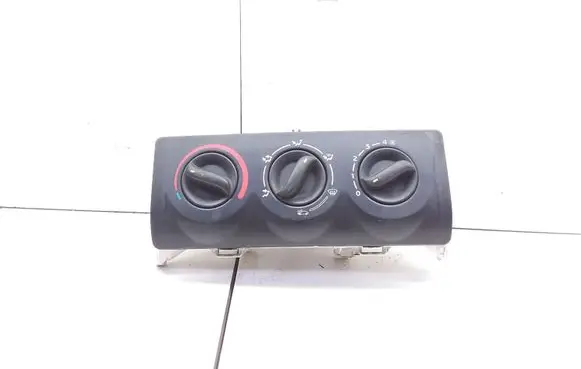 Renault Clio II Interior fan control switch A82000200 69520014