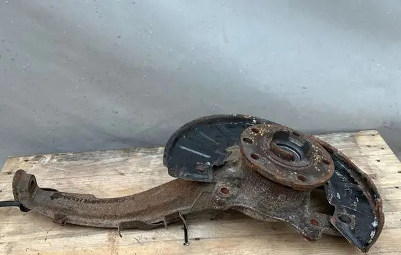 Front wheel hub spindle knuckle