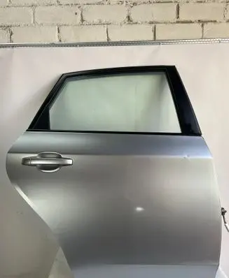 Subaru Impreza III Rear door