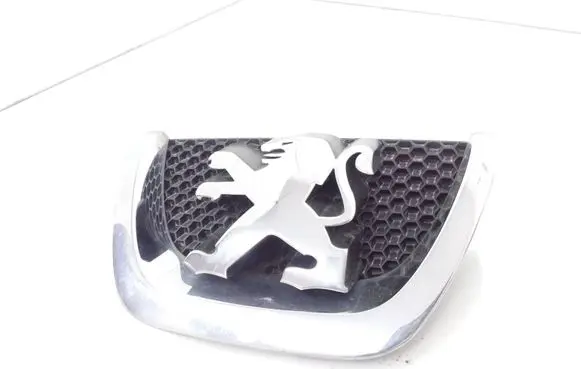 Peugeot 207 Front bumper upper radiator grill 303002001 18C0001030