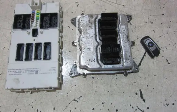 BMW 3 F30 F35 F31 Engine control unit/module ECU 8614949