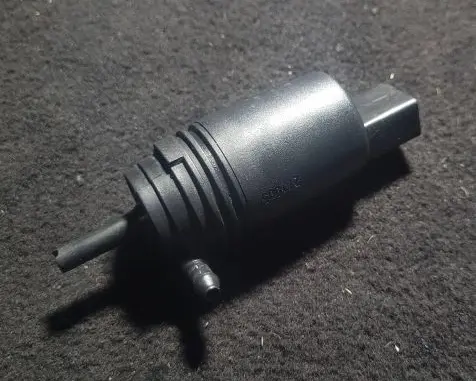 BMW 5 F10 F11 Windscreen/windshield washer pump 23557610 8377612