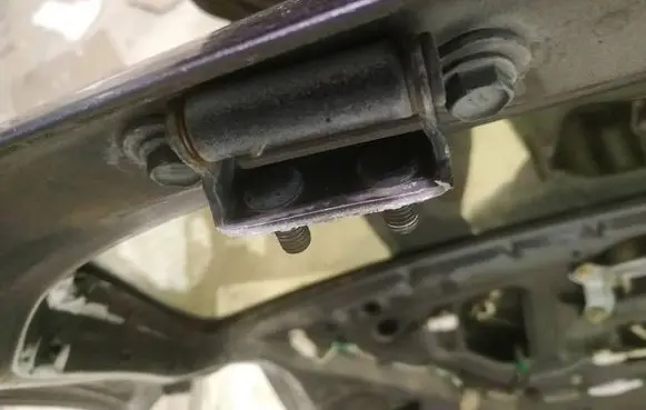 Lexus RX 300 Tailgate/trunk/boot hinge