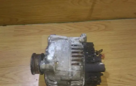 Volkswagen PASSAT B5 Generator/alternator 058903018b