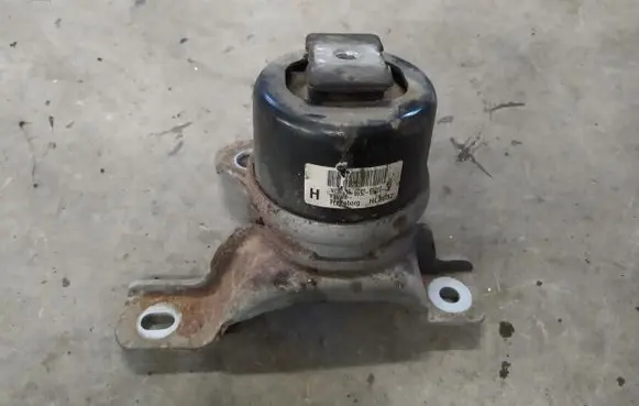 Volvo S60 Engine mount vacuum valve 