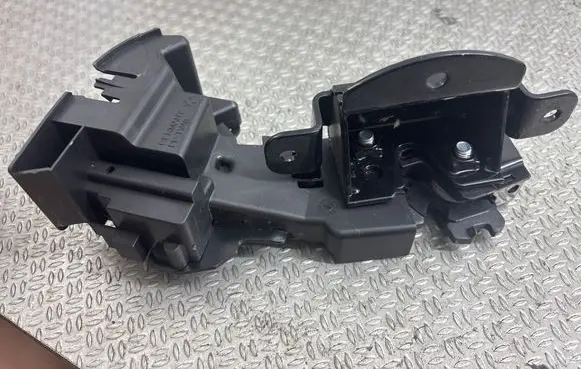 BMW 5 E60 E61 Seat back rest lock catch 7153667 130675003