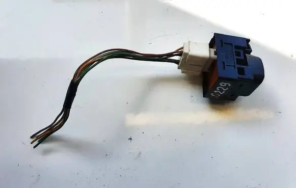 Toyota Yaris Wing mirror switch 1835471