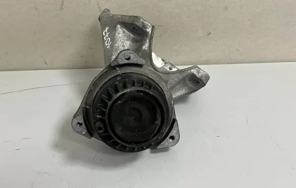 BMW 7 F01 F02 F03 F04 Engine mount bracket 6777371 68623513