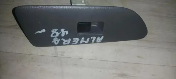 Nissan Almera Electric window control switch