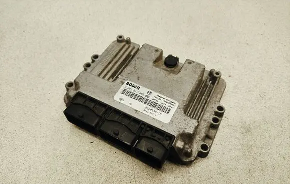 Renault Trafic II (X83) Engine control unit/module 0281017065 1039533682 8201105714