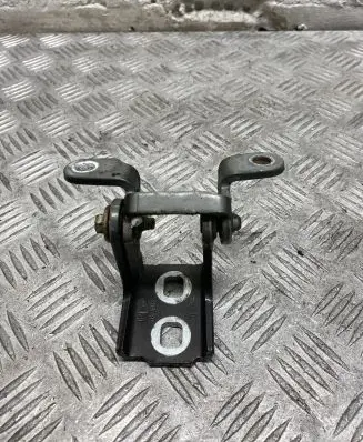 Opel Insignia A Rear door lower hinge a046574